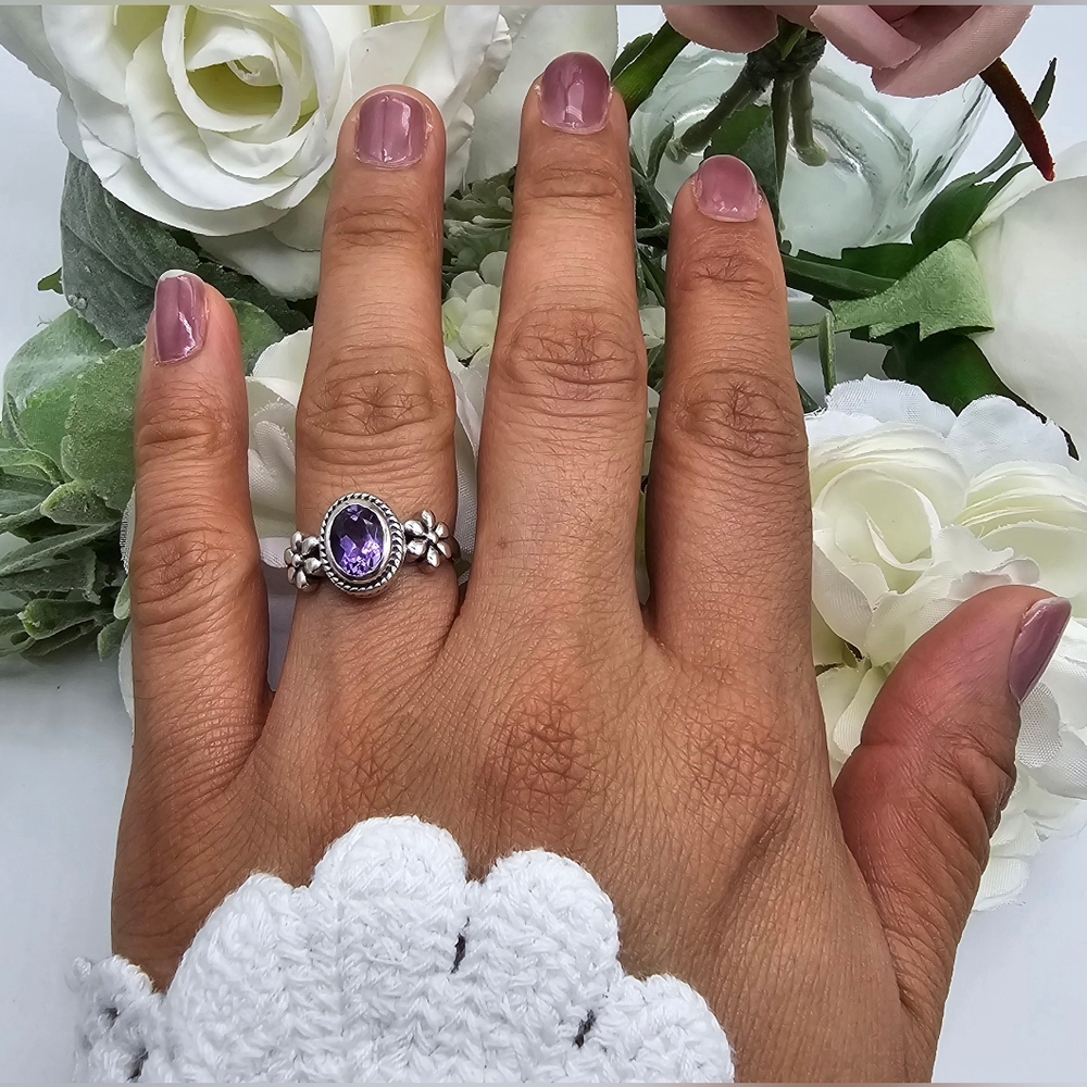 🥰 FEBRUARY LOVE RING - Picture 2 of 6